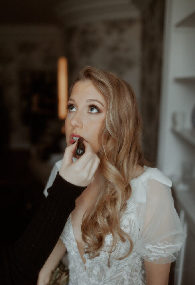 How to choose your wedding lipstick
